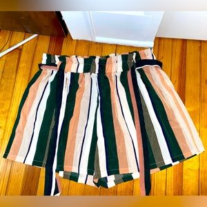 Paper bag shorts with tie